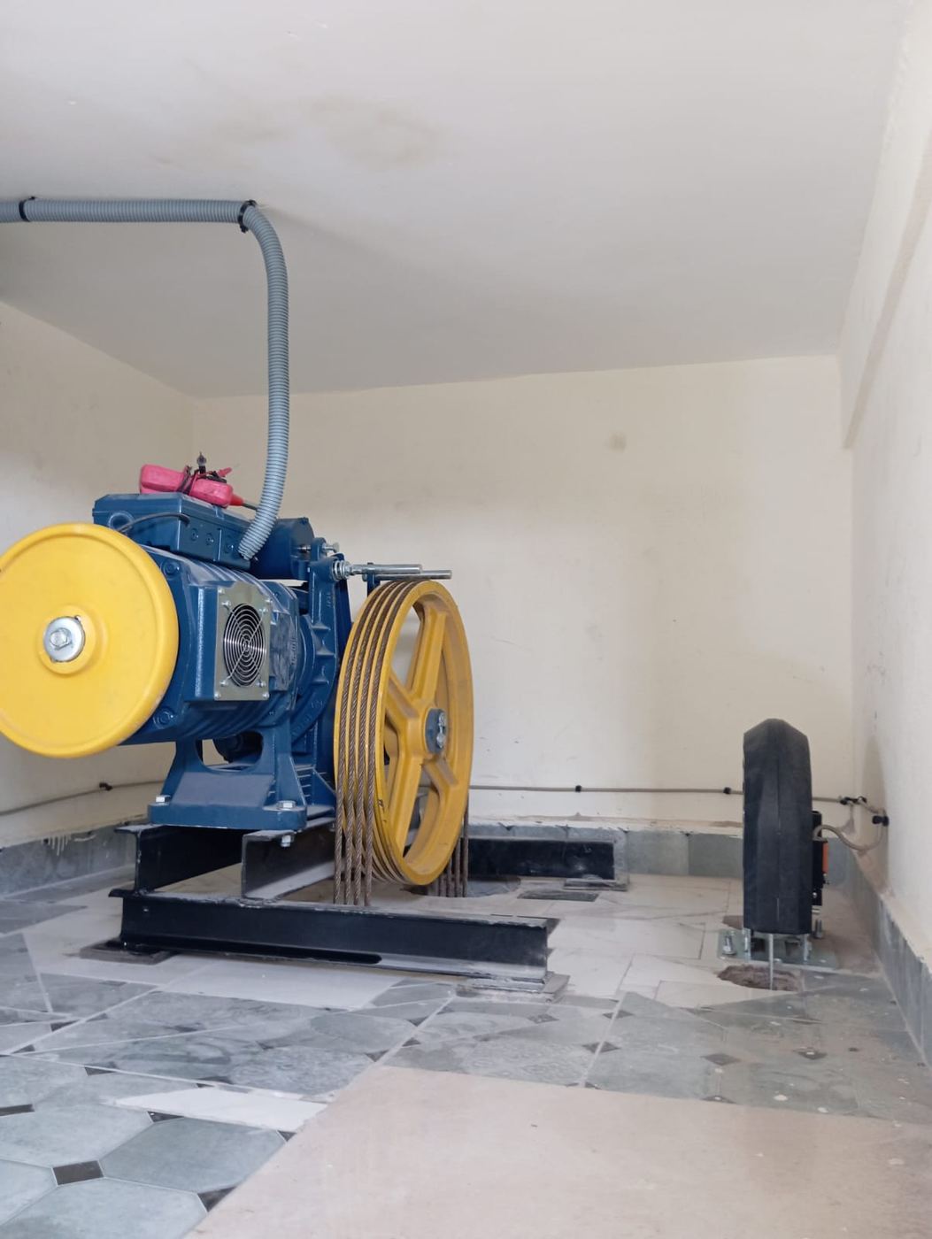 Machine de traction avec poulies installée par GELCO