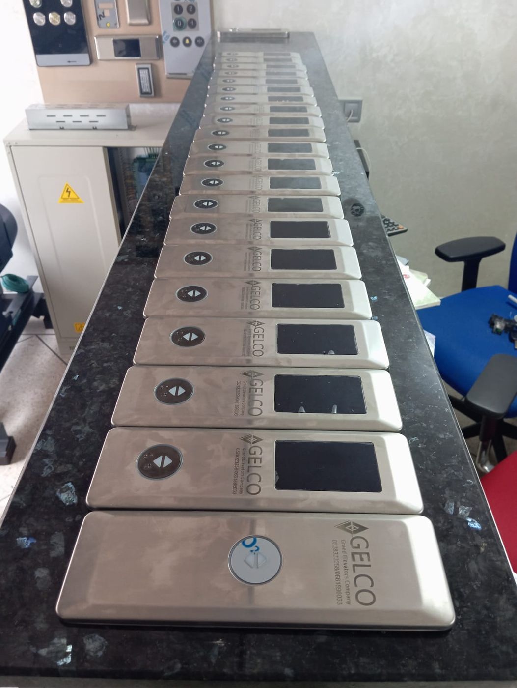 Panneaux de palier gravés GELCO — réalisation GELCO